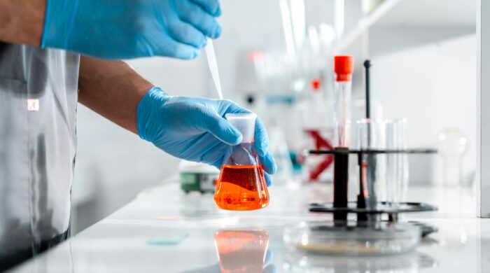 কৃত্রিম রক্ত তৈরির ল্যাবরেটরি দৃশ্য