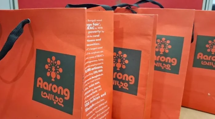 আড়ংয়ের কাগজের শপিং ব্যাগ নিয়ে লিগ্যাল নোটিশ