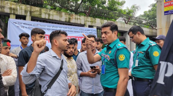 ডিএমএফ জাতি রক্ষায় ঐক্যের আহ্বান জানাচ্ছেন মোঃ মুজাহিদুল ইসলাম