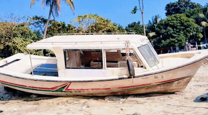 চরাঞ্চলে অব্যবহৃত নৌ-অ্যাম্বুলেন্স ও চিকিৎসা সংকটের বাস্তব চিত্র