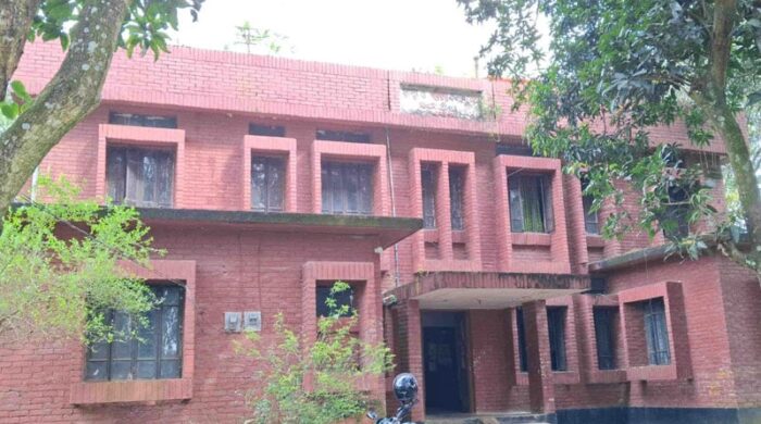 মাওনা ইউনিয়ন উপস্বাস্থ্যকেন্দ্রের জরাজীর্ণ ভবন ও জনবল সংকটের বাস্তব চিত্র